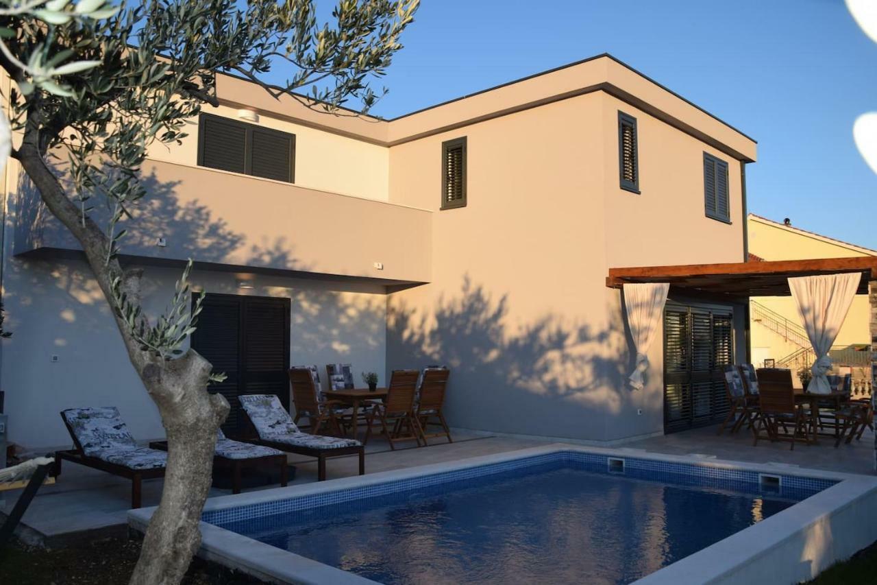 The Globetrotter'S Residence Kaštel Novi Exterior foto